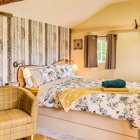 Walnut Lodge Wells Bagian luar foto