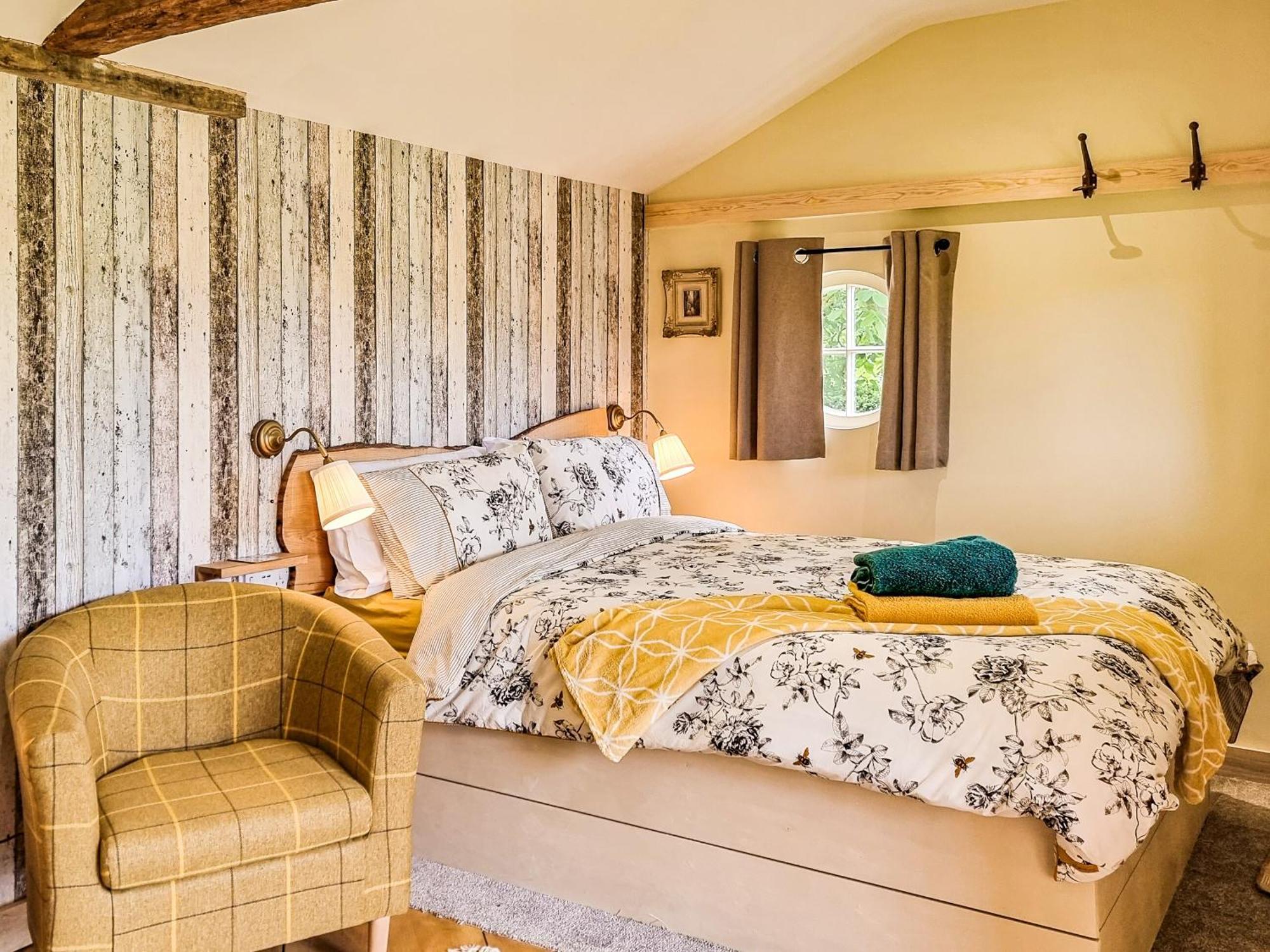 Walnut Lodge Wells Bagian luar foto