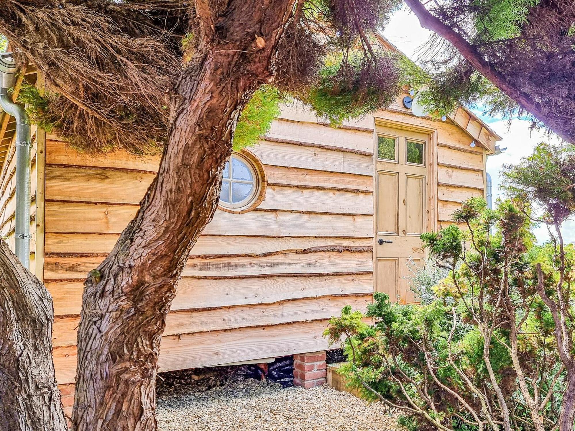 Walnut Lodge Wells Bagian luar foto